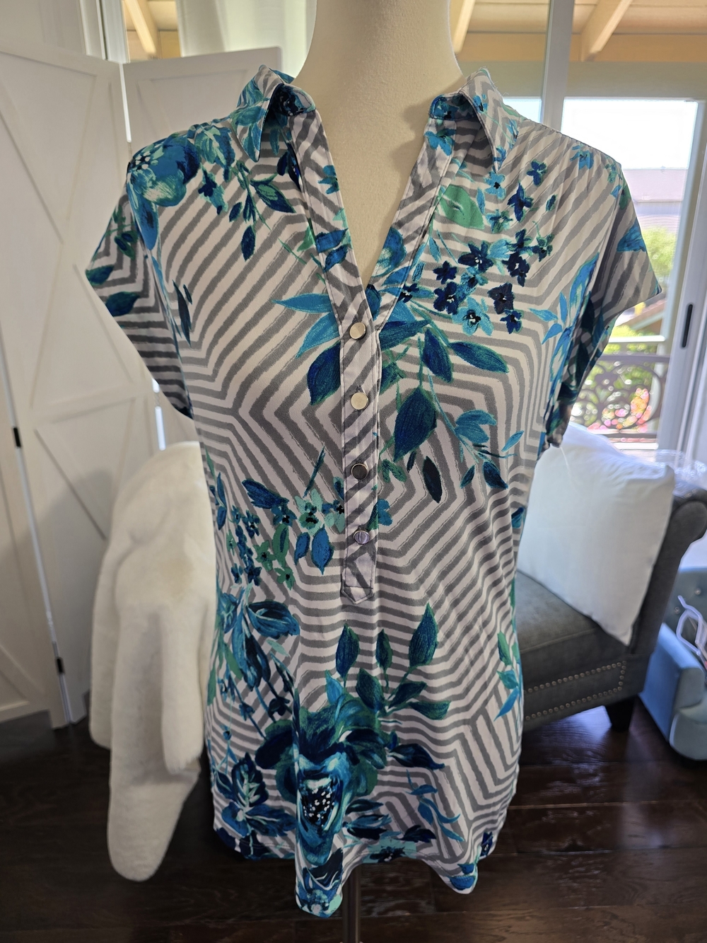 Alfani Floral Chevron Pattern Short-Sleeve Blouse in Teal and Gray